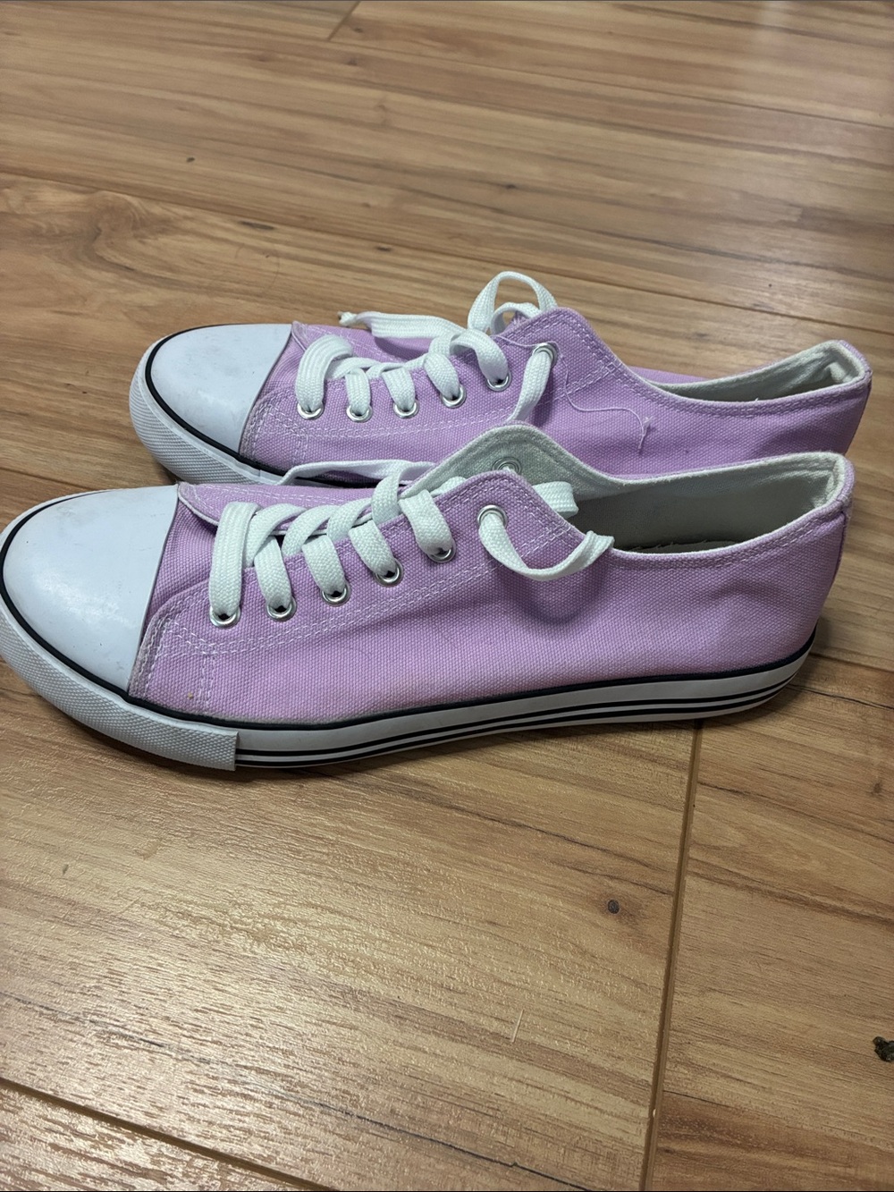 Everyday Low-Top Lavender Canvas Sneakers for Women